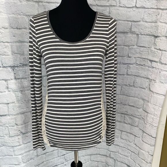 paper tee Tops - Paper+Tee women M Longsleeve scoopneck stripe top w/lace sides grey & white